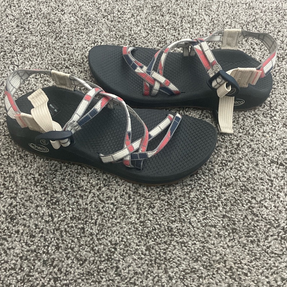 Chaco cloud size 8 womens